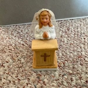 Communion Roman porcelain statue